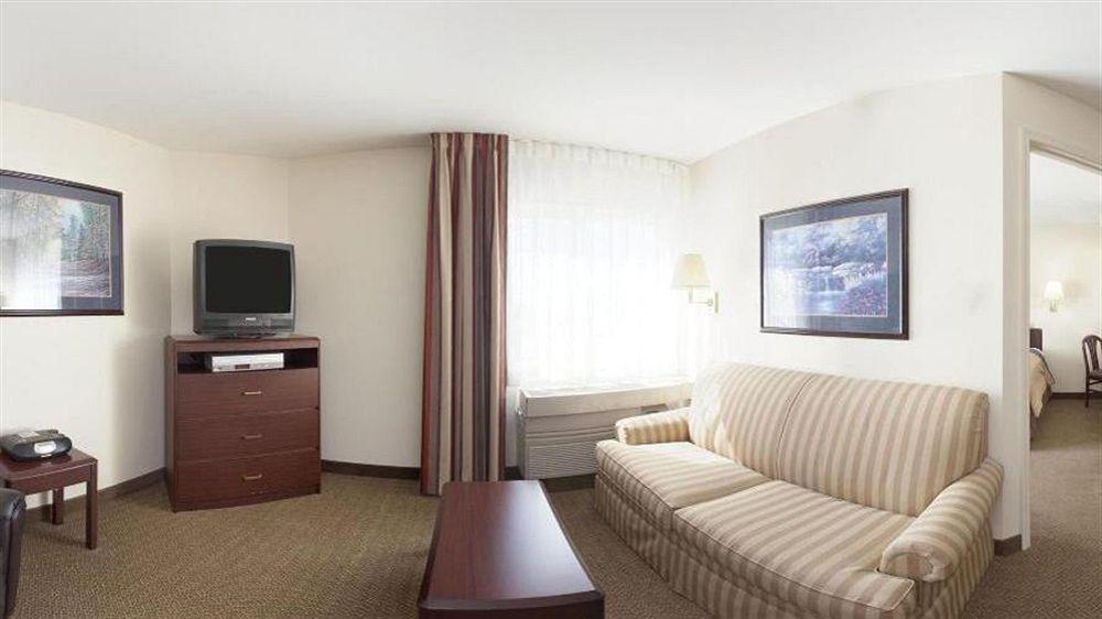 Sonesta Simply Suites St Louis Earth City Екстер'єр фото